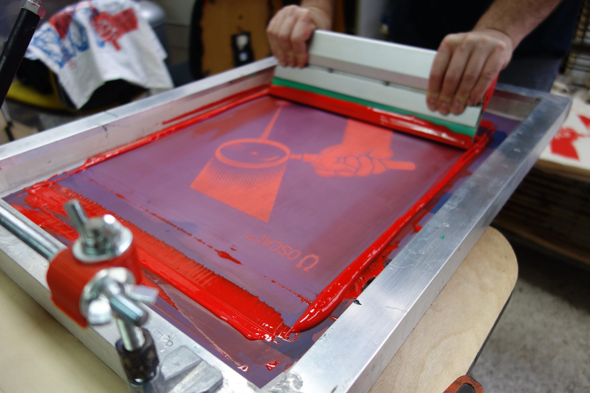 National Vs Local Screen Printing Companies: What’s the Difference?